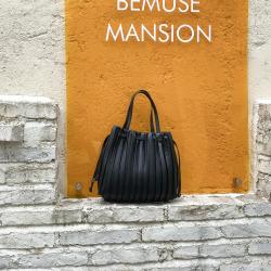 Wholesale Design Shoulder Bag Plain Creative Trend Fashion Lady'S Messenger Bag Striped Pleated Women'S Messenger Handbag