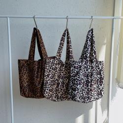 Winter personality large capacity popular new women's shoulder bag fashion leisure tote bag simple retro leopard velvet handbag