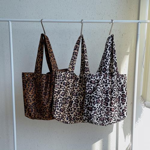 Winter personality large capacity popular new women's shoulder bag fashion leisure tote bag simple retro leopard velvet handbag