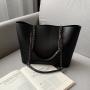 New women's retro simple and large capacity portable shoulder bag