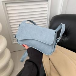 A niche new fashion single shoulder diagonal span minimalist small square bag