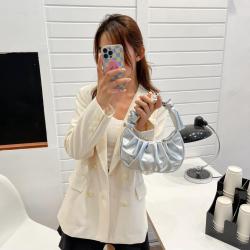 Fashion Ins Woman Designer Handbags Custom Simple Retro Sling Bag With Wooden Handle Pleated Cloud Small Bag Pure Color