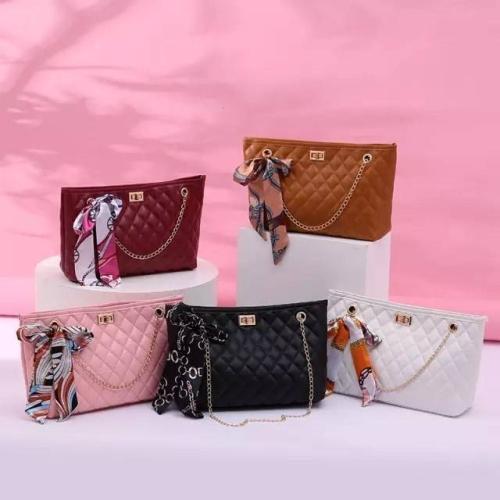 2022 Hiot Sale Small Square Chain Women Handbags Chain Strap Messenger Purses Fashion Handbags For Ladies