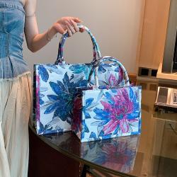 Large Capacity handbag 2023 new fashion printed canvas for women commuting tote bag