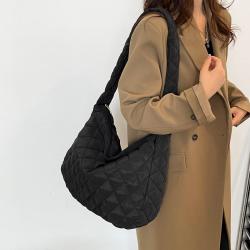 New cloud pleated casual and personalized lightweight large capacity crossbody bag