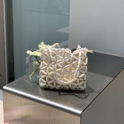 New Wholesale Women's Handbags Fashion Women's Wallets and Handbags Wood Beads Handbags Mini Handwoven Bags
