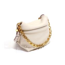 New Designer Metal Chains Handle Woman Bag 2021 Ladies Handbags Fancy Cloud Shoulder Bag