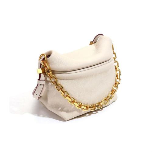 New Designer Metal Chains Handle Woman Bag 2021 Ladies Handbags Fancy Cloud Shoulder Bag