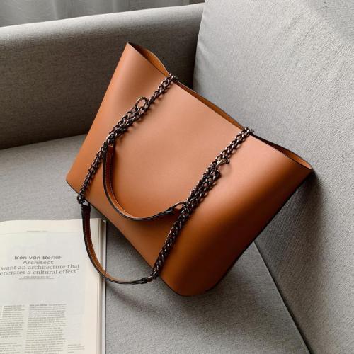 New women's retro simple and large capacity portable shoulder bag