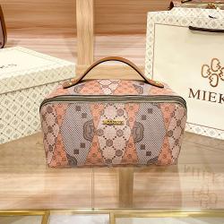 2023 New Summer Fashion Large Capacity Makeup Bag Women's Versatile Western Style Advanced Sense Pillow Bag