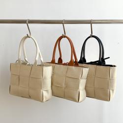 Wholesale Crochet Hand Bag Fashion Women Handbags Ladies Woven Knot Hand Bags Chic Trend Creative Knitted Women's Tote Bags