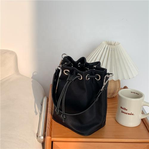 New design handbags nylon lady shoulder bag Fashion fold messenger bag for women PU stitching bucket small crossbody bag