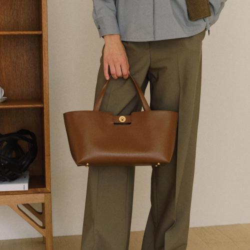 2024 New Genuine Leather Women's Handbags Casual fashion High Quality Cow Leather Large Capacity Business Laptop Women's bag