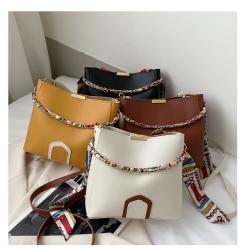 Fashionable Designer Woman Handbag Custom Pure Color Small Square Bag Chain Casual Simple Single Shoulder Bucket Bag