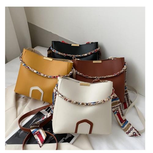 Fashionable Designer Woman Handbag Custom Pure Color Small Square Bag Chain Casual Simple Single Shoulder Bucket Bag