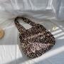 Winter personality large capacity popular new women's shoulder bag fashion leisure tote bag simple retro leopard velvet handbag