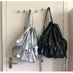 2023 new large-capacity silver backpack Simple fashion shoulder bag PU drawstring pleated backpack