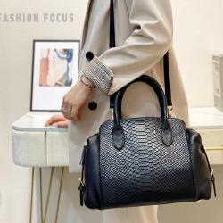 2024 Large capacity crocodile  cowhide bag embossed  genuine leather crossbody Tote bag Boston bag women's handbag