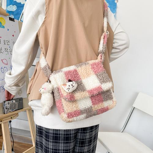 2022 Fashion Lady Designer Bags Trending Girls Plush Polyester Plaid Pattern Sling Purse Student Cute Cross-body Messenger