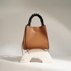 2024 new niche minimalist and fashionable retro hand-held crossbody women's bag