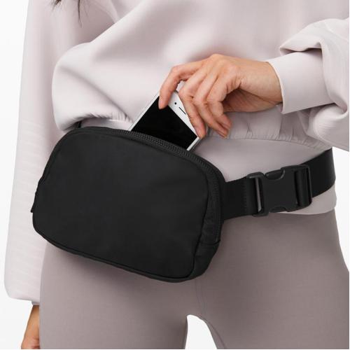 wholesale custom top quality chest sling bag nylon fanny pack fashion casual 4 pocket cross body belt bag with logo