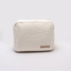 Wholesale Custom Logo Furry Teddy Velvet Makeup Bag Letter Patches Sherpa Toiletry Travel Bag Lamb Wool Sherpa Cosmetic Bag
