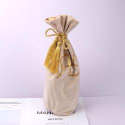 Custom Logo Printed Bottom Wine Packaging Velvet Pouch Luxury Velvet Satin Lining Gift Wine Bag With Tassels