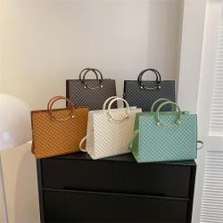 2023 New Fashion Leather Women's  Handbags Luxury Designs Leather Ladies Trendy Tote Bags For Women