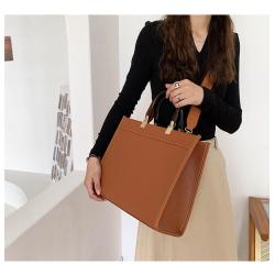 Women's large capacity Tote bag 2024 new fashionable retro shoulder bag popular crossbody bag