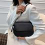 Pure Color 2022 New Style Autumn Winter Fashion Messenger Bag Street Fashion Magnetic Button Bag Texture Retro High Quality Bags