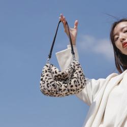 Fashion Women Leopard Hasp Handbags  China Wholesale Wool Ladies Shoulder Bag Zipper Pillow Chain Handbag
