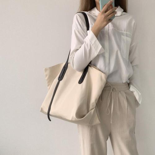 Large Capacity Women's Casual Tote Bag Simple Nylon Canvas Shopping Bag with Custom Logo Cartoon Pattern for Everyday Use