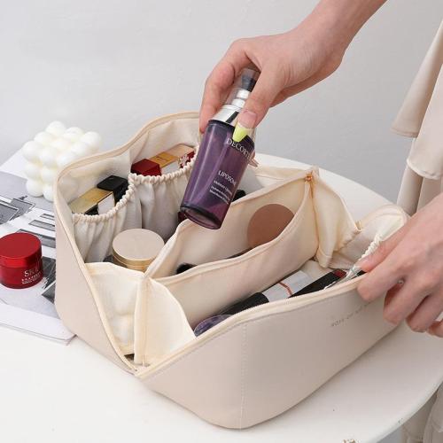 custom luxury toiletry organizer case pu leather makeup bag for women make up bag large capacity travel cosmetic bag with logo