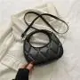 French small crowd bag Women's 2022 fashionable new fashion Versatile messenger bag ins texture fashion single shoulder handbag