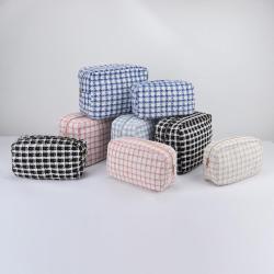 New Arrival Wholesale Stock Tweed Plaid Cosmetic Makeup Bag Organizer Custom Designer Girls Fashion Travel Small Cosmetic Bag