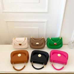 2023 New Pu Solid Women Fashion Handbags  Simple Wholesale Women Handbags Metal Lock Designer Shoulder Bags For Women