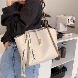 Large capacity new versatile and stylish one shoulder tote bag