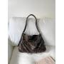 New pleated design student tote bag Large capacity cool shoulder bag Retro pattern PU soft leather cross-body bag