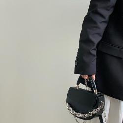 New niche design chain crossbody small square bag