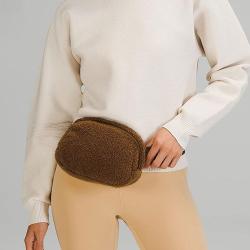 BSCI Factory Winter Soft Warm Reversible Zip Unisex Detachable Strap Sherpa Furry Mini Waist Bag Everywhere Fleece Belt Bag