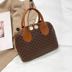 2024 Joker Shell Bag for Ladies Simple Fashionable Single Strap Sling Portable with Chain Decoration Wholesale for Foreign Trade