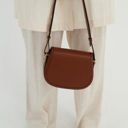 2024 Custom Brown Smooth Pu Leather Ladies Cross Body Purse Bag Round Saddle Flap Small Women Shoulder Bag