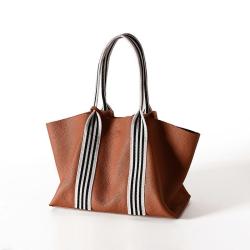 Primeira camada de couro novo nicho design bolsa simples e elegante