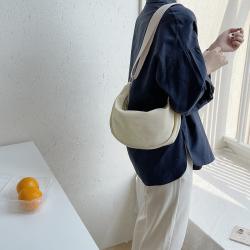 Korean new student fashion trend one shoulder bag simple nylon dumpling bag casual solid color messenger bag for women