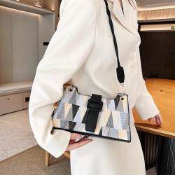 ZR532 Woman Bags Chain Handbag New Contrast Montage Color Fashion Popular One Shoulder Underarm Bag PU Leather Small Square Bag