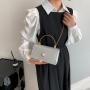 2023 New Metal Chain Women Fashion Handbags Pearl Buckle Wholesale Women Handbags  Popular Cross-Body Popular Quality Handbags
