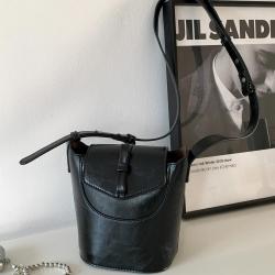 2024 New Designer High Quality Matte PU Leather Shoulder Bag Luxury Fashion Handbags Simple leather bucket bag for girl
