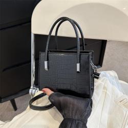 Simple and fashionable new style shoulder bag, casual crossbody bag