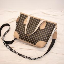 2024 Women's Fashionable Crossbody Small Handbag Portable Bag Circle Pattern Contrast Colors New Simple Design Chain Decoration