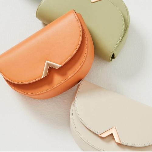 2024 Trendy Solid Colors Leather Half Moon Ladies Saddle Bag Crossbody Bag Custom Metal Logo Factory Direct Women Messenger Bags